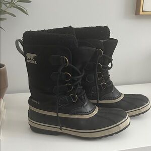 Sorel Black and Tan Lace-Up Boots